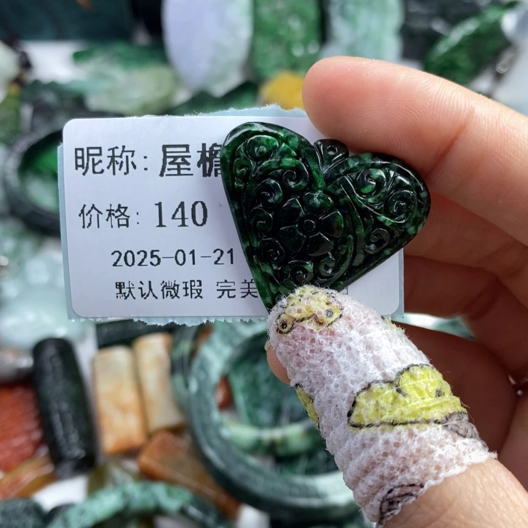 翡翠颈饰未镶嵌屋**雨