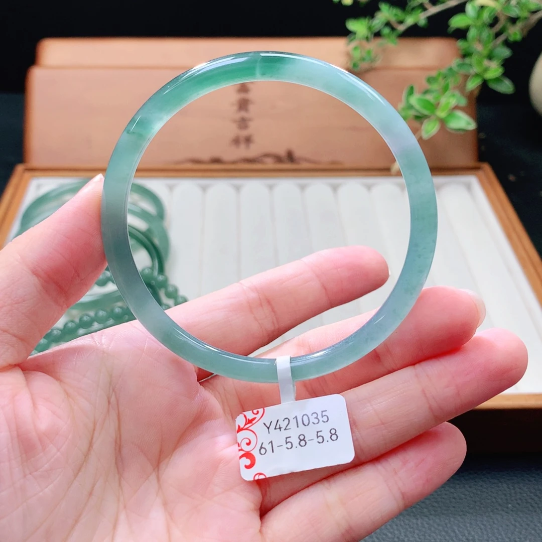 未镶嵌手镯（圆镯）翡翠