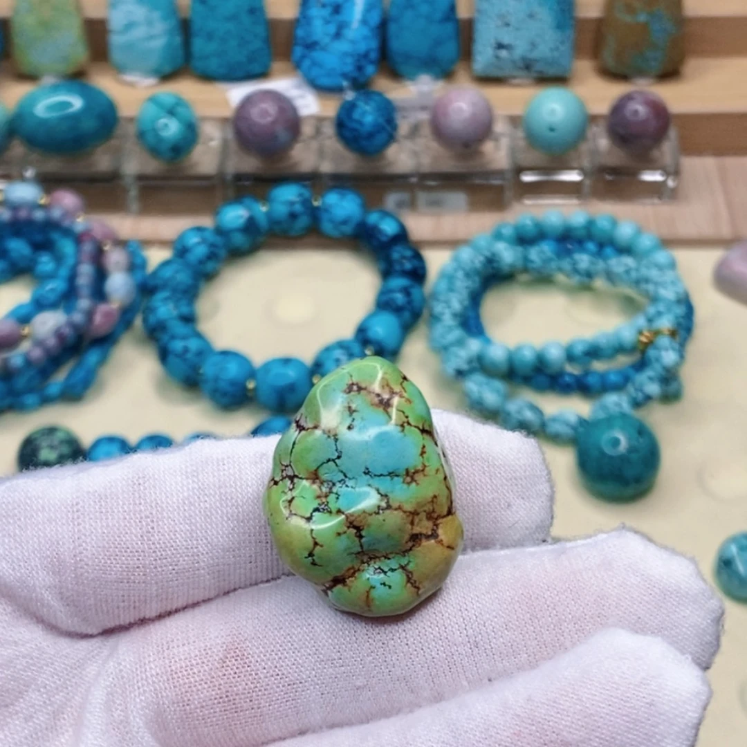 绿松石未镶嵌珠宝奇石