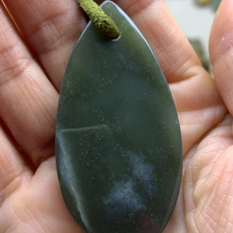 【闪购商品】未镶嵌透闪石质玉挂件