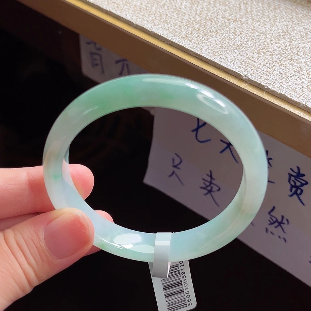 翡翠手镯未镶嵌手镯