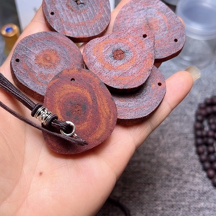 藤类降真香随形4.5左右红油黄金甲发其一j81