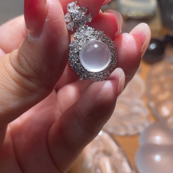 颈饰合金石英质玉