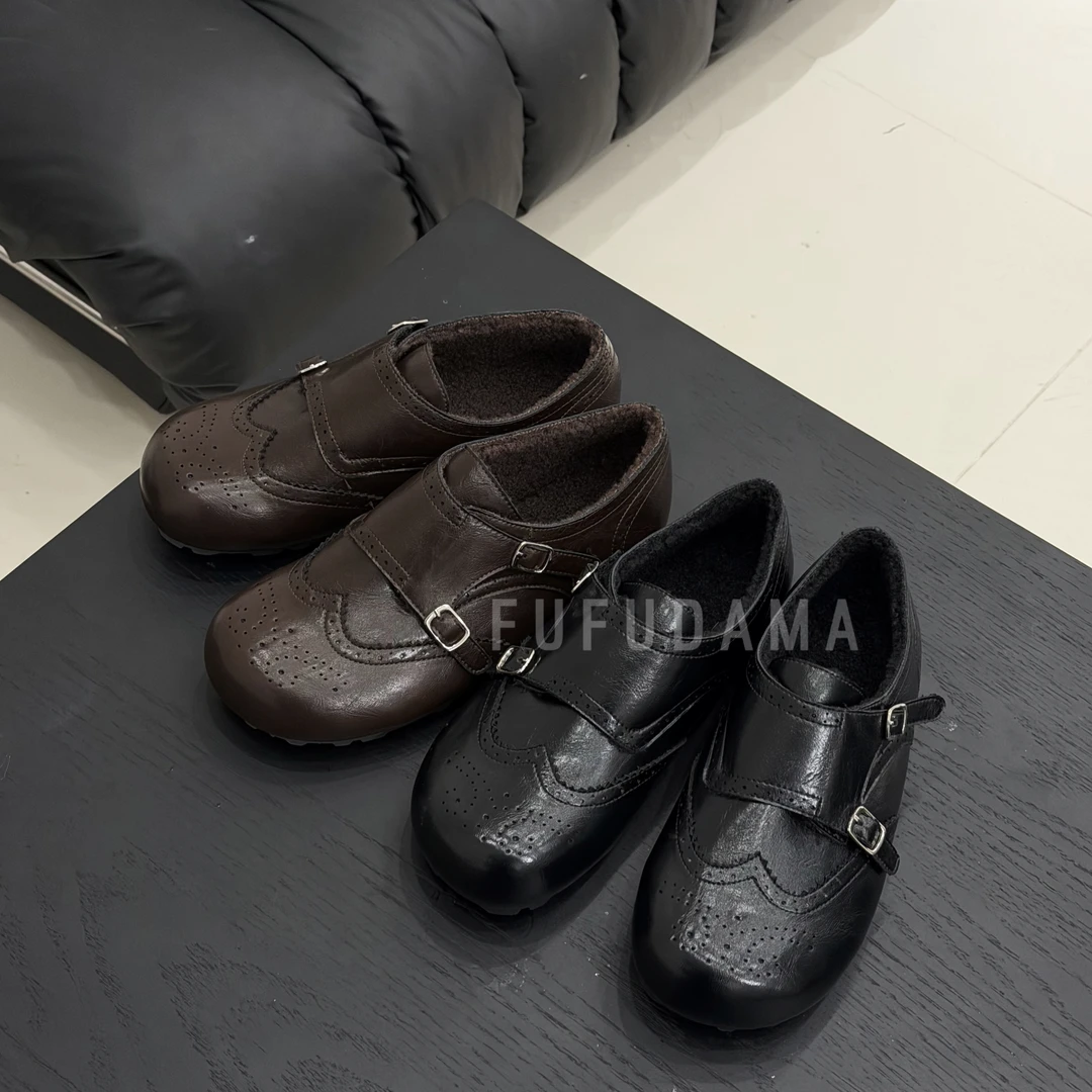 【胖福福大码女鞋】纯色布洛克皮面雕花棉鞋