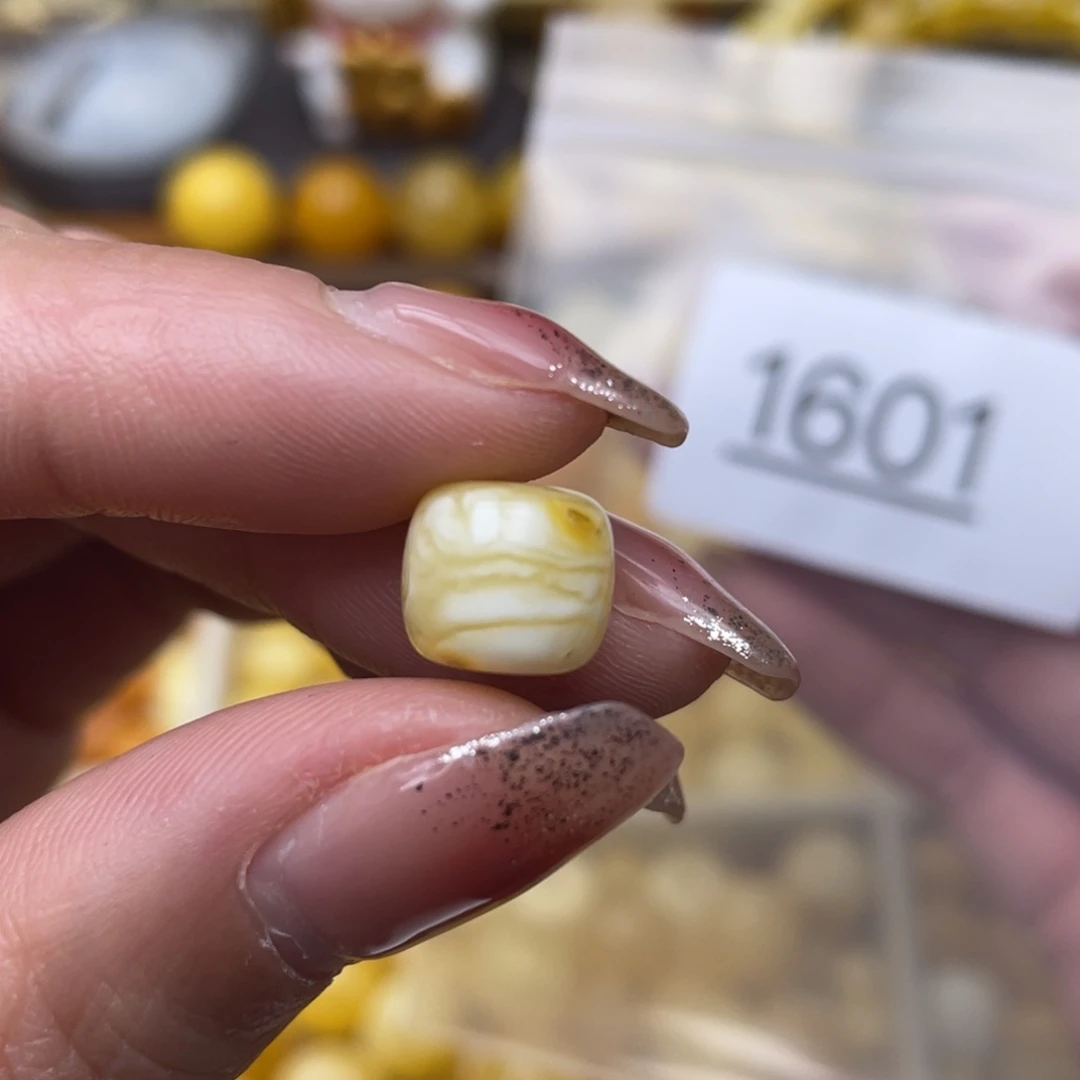 蜜蜡珠宝奇石未镶嵌粉点10