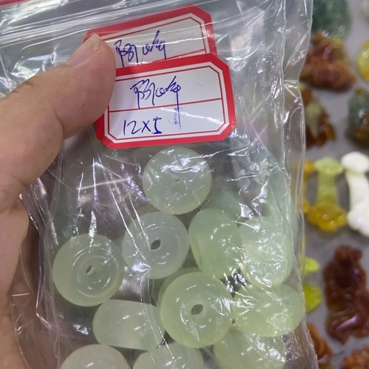 蛇纹石玉未镶嵌挂件阿*