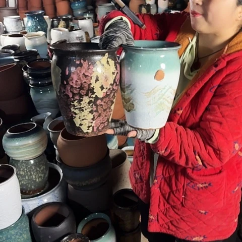 口17高23瑕疵两个盆。