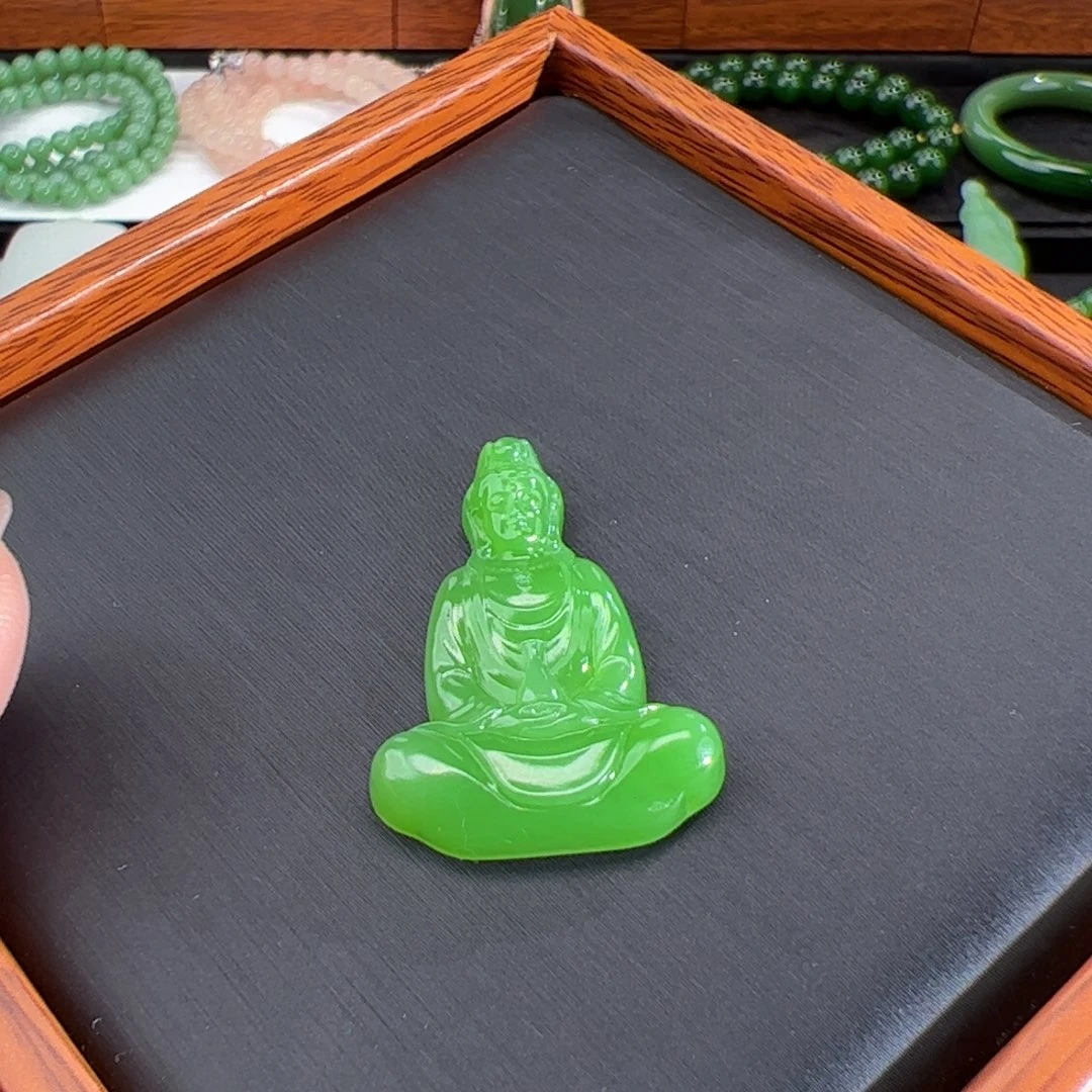 和田玉碧玉  乌兰乌德 苹果绿 观音未镶嵌