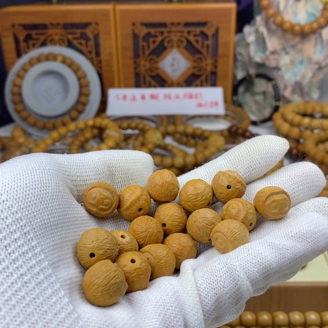 王****吊坠猴头核桃拉布布