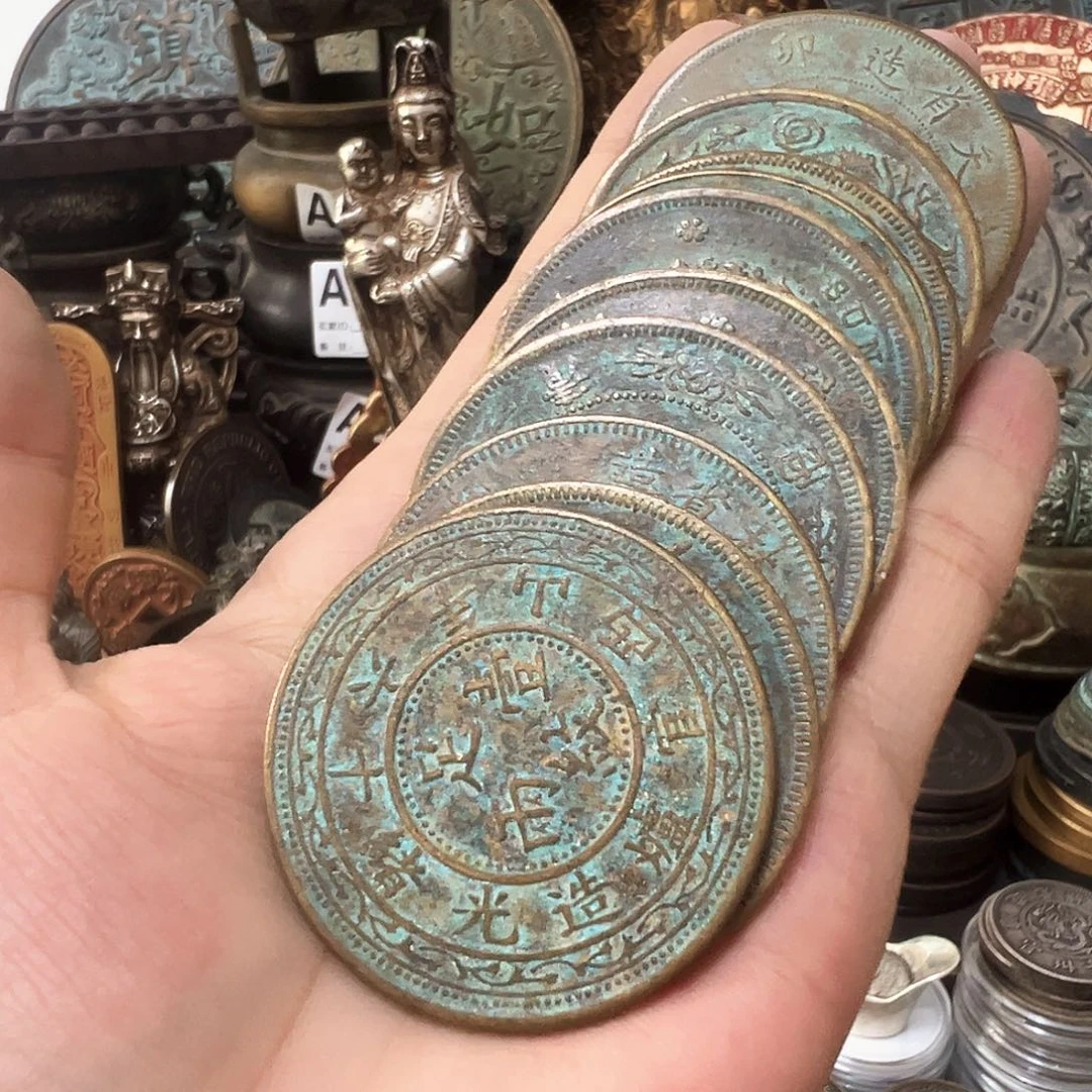 金属复古风格龙洋