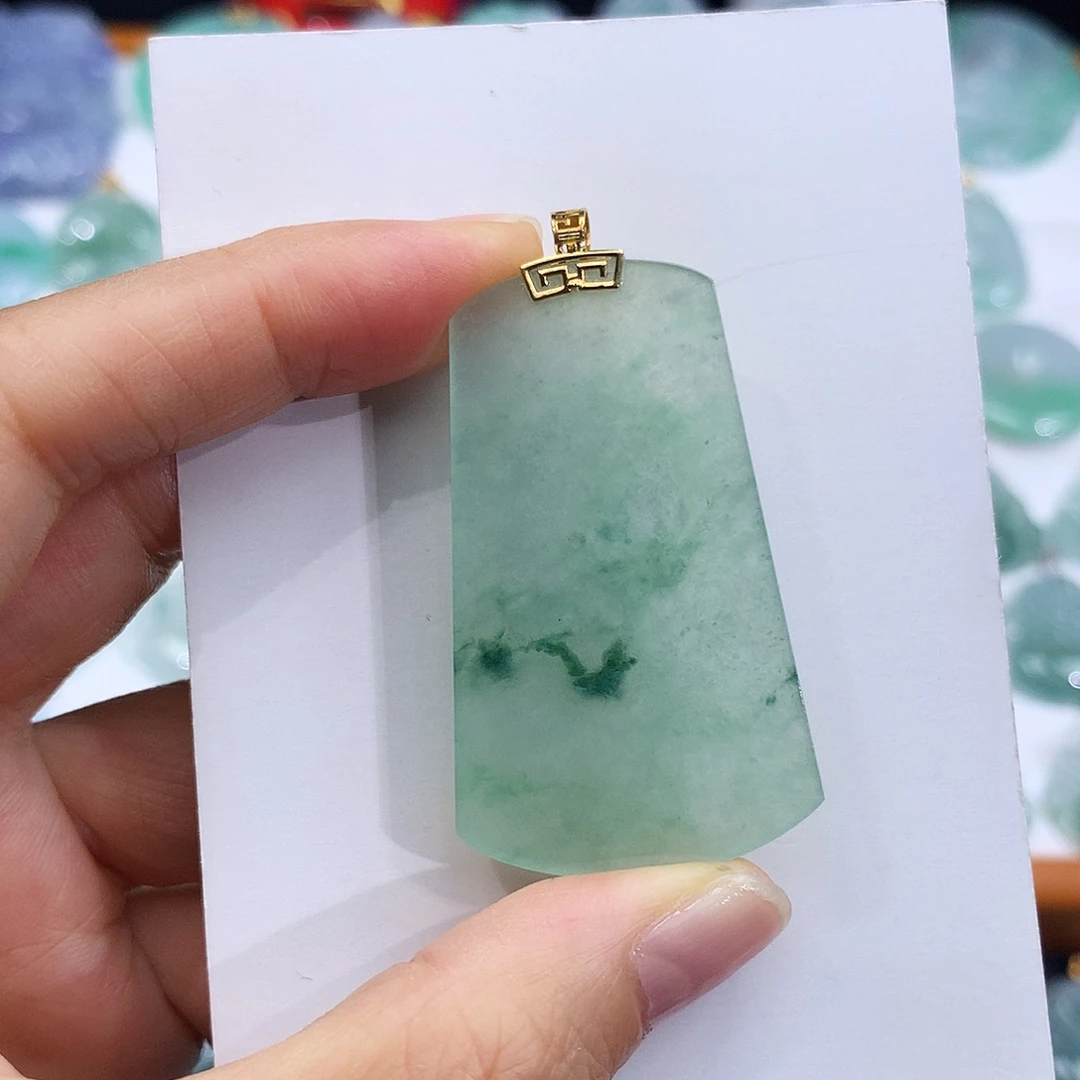 翡翠18K金镶嵌颈饰翡翠吊坠