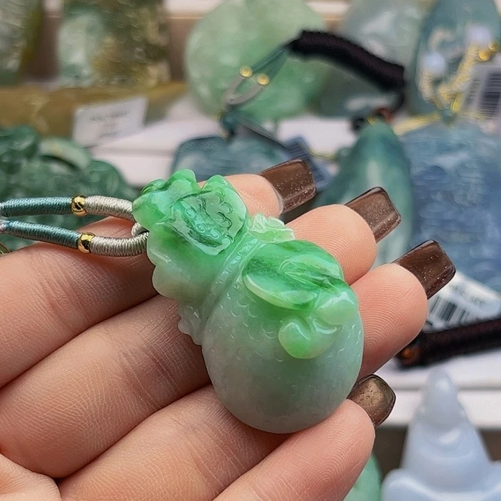 杏***福翡翠未镶嵌颈饰挂件