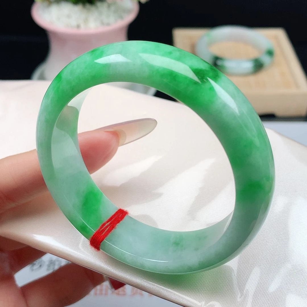 翡翠未镶嵌手镯1963