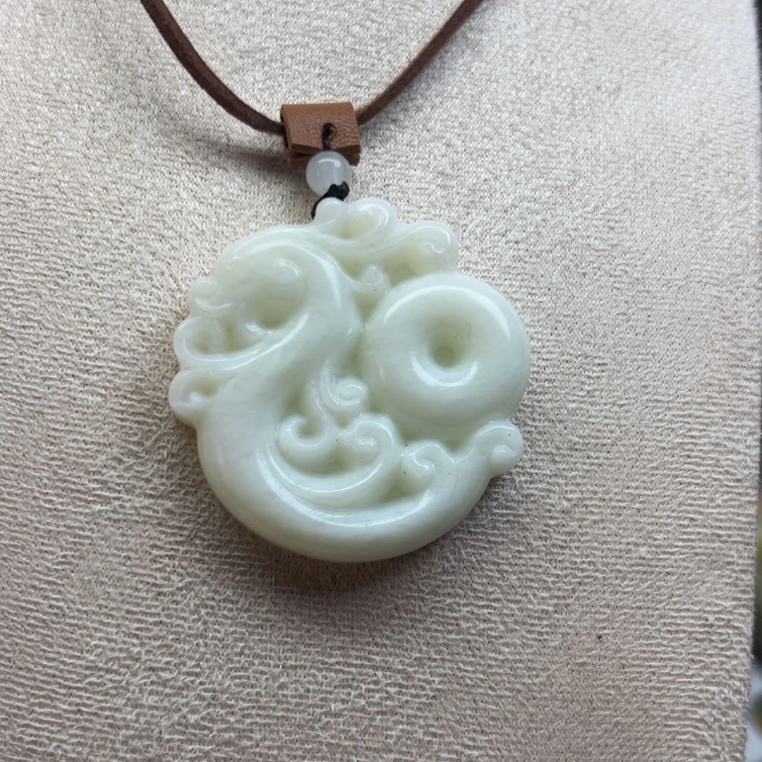 岫玉未镶嵌颈饰岫玉龙扣