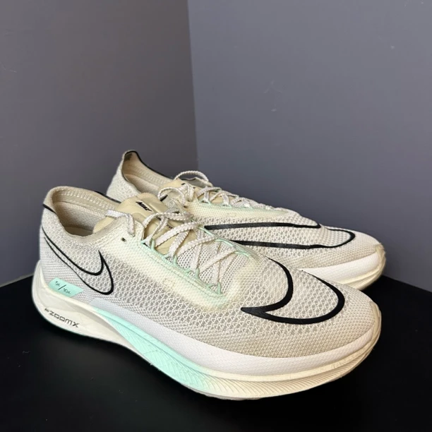 95新 maje 41码ZoomX Streakfly 跑鞋 男女同款 无盒网面