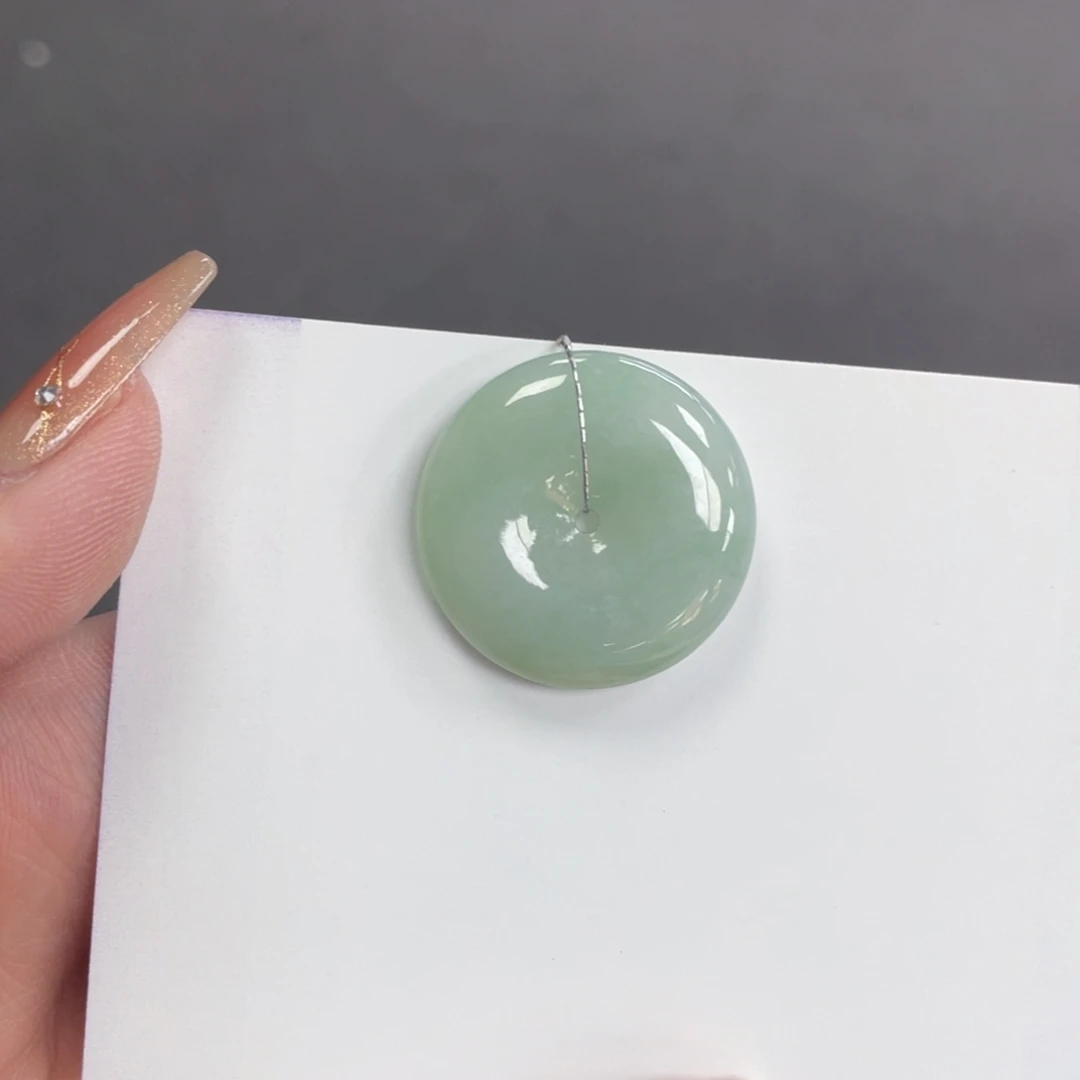 翡翠颈饰未镶嵌平安扣