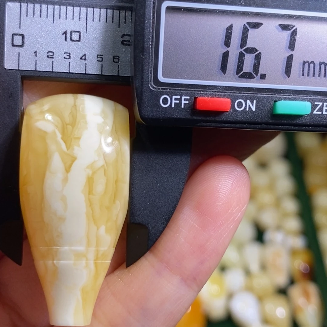 蜜蜡未镶嵌裸石微瑕