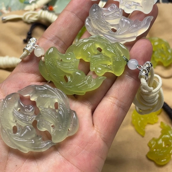 用***3蛇纹石玉未镶嵌颈饰