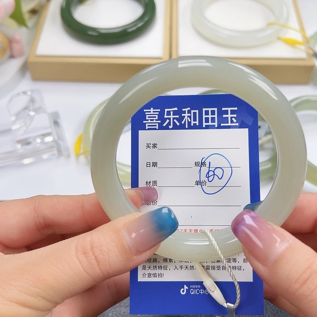 和田玉未镶嵌手镯