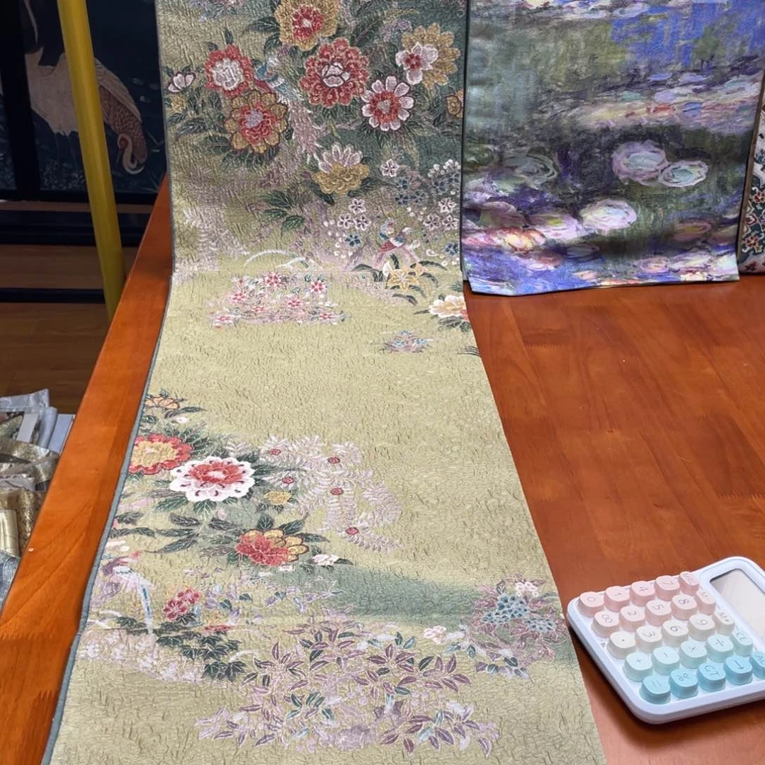 织绣全通本皱织草花纹