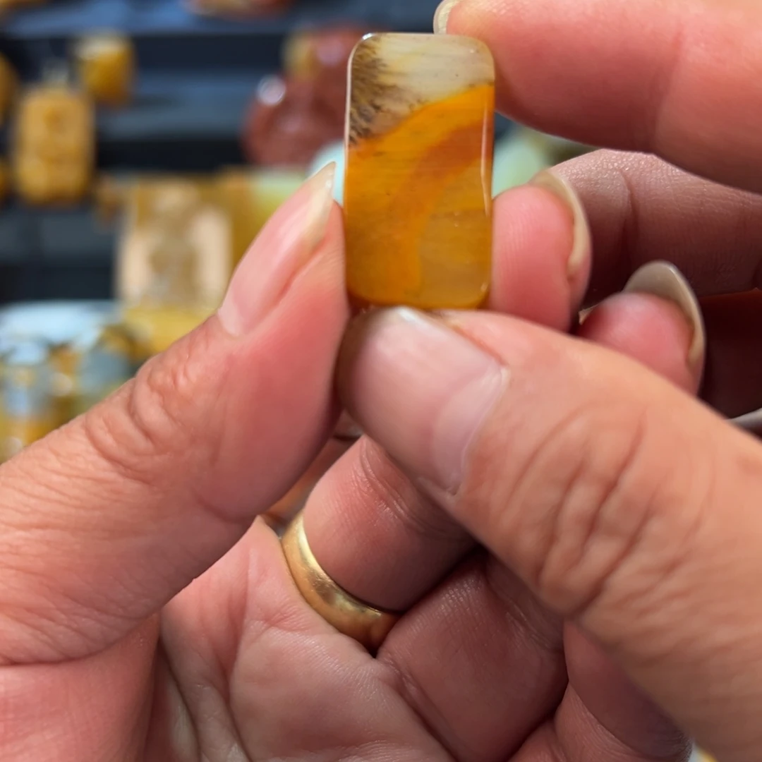 石英质玉（黄龙玉）合金颈饰