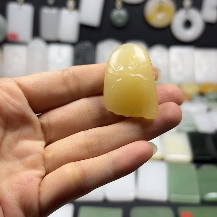 石英质玉未镶嵌颈饰