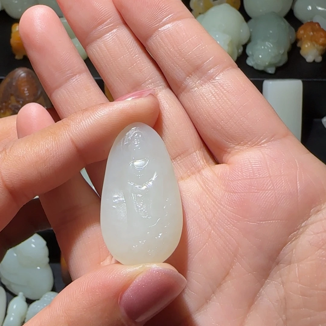 涓***流和田玉未镶嵌颈饰