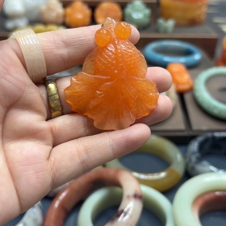 石英岩玉合金颈饰