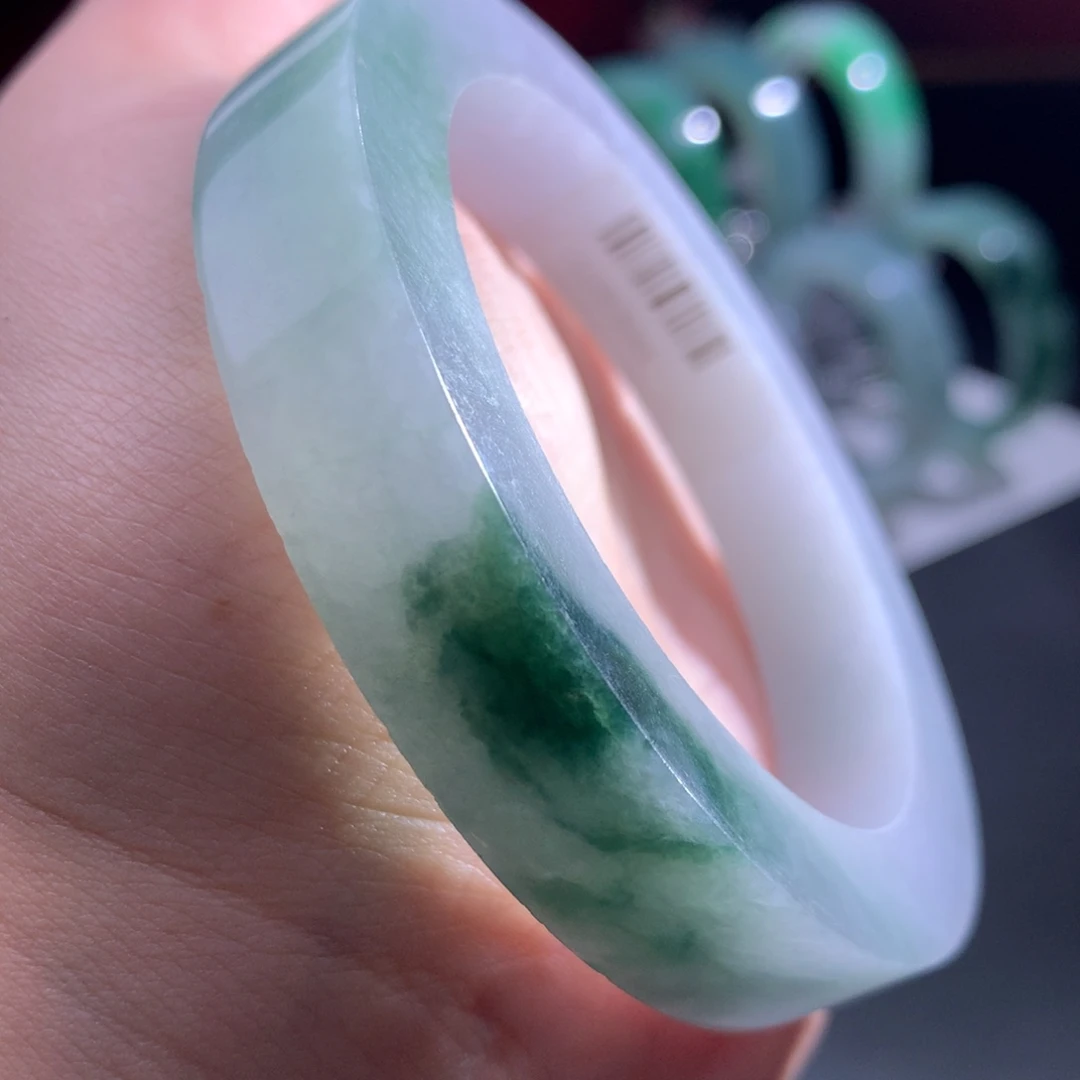 未镶嵌翡翠手镯定制翡翠