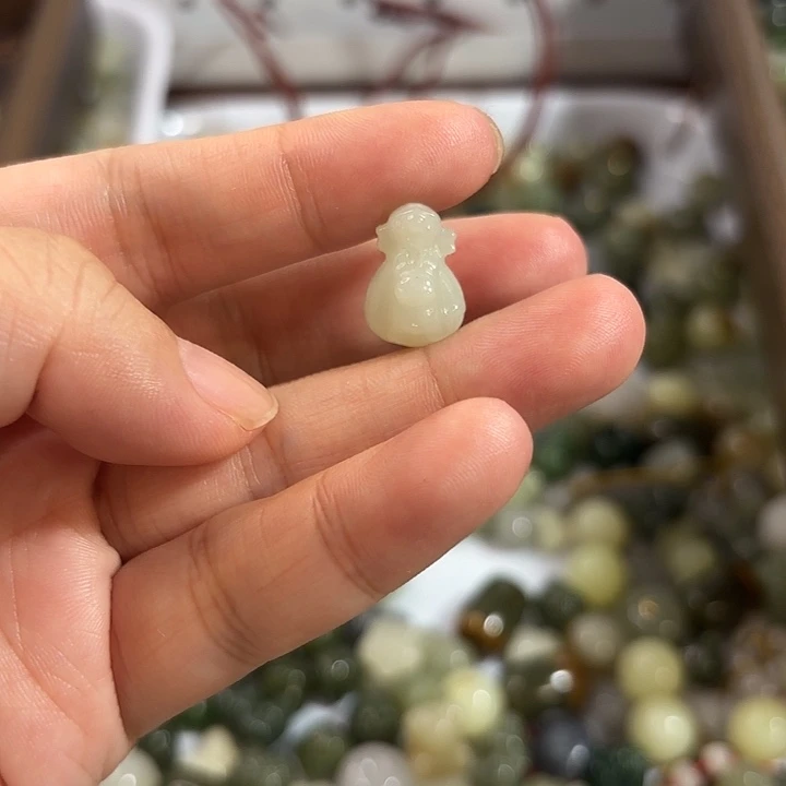 透闪石质玉未镶嵌手链