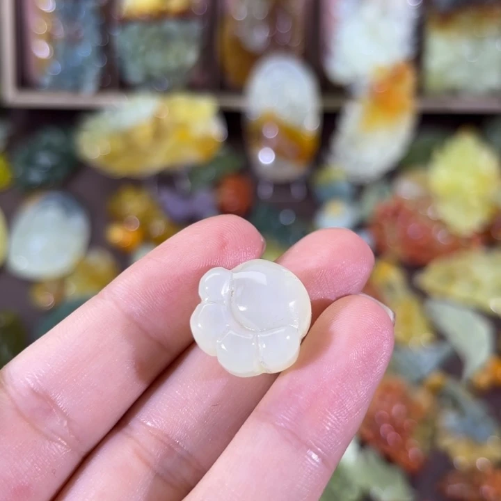 未镶嵌蛇纹石玉颈饰瑞****家