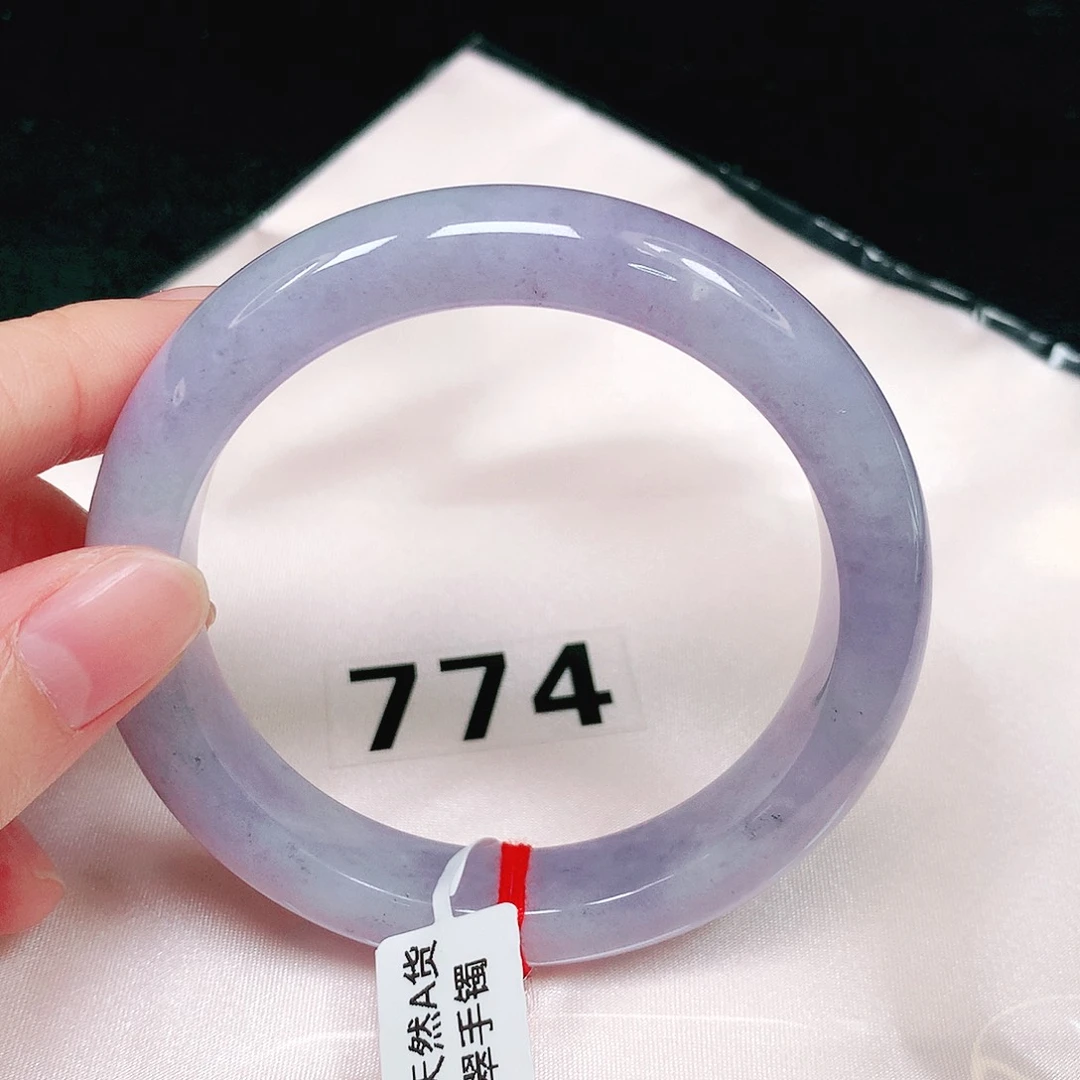 翡翠手镯未镶嵌翡翠手镯未镶嵌