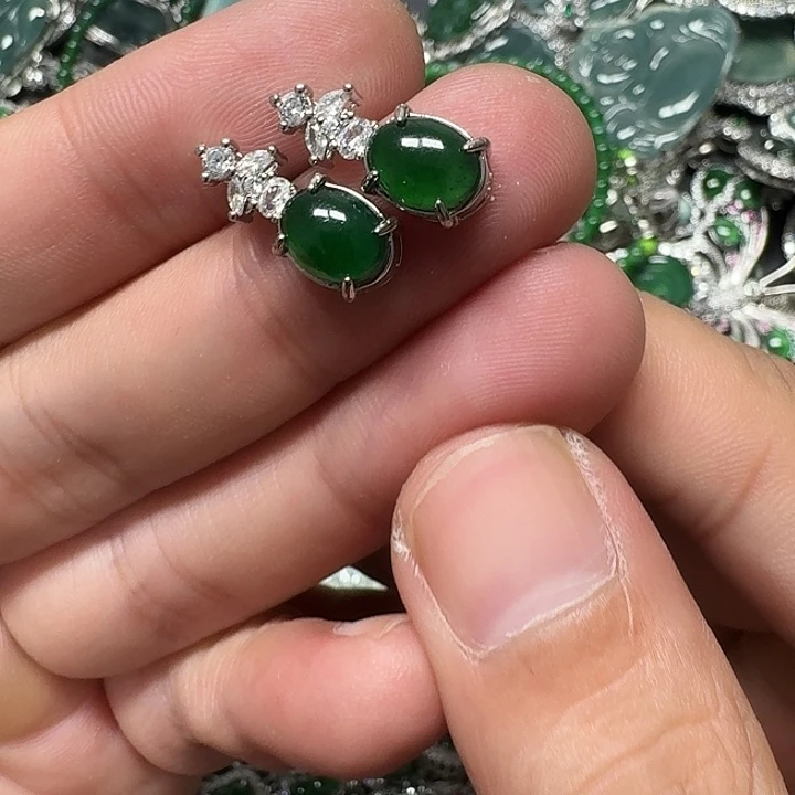 翡翠未镶嵌颈饰天然A货翡翠放漏