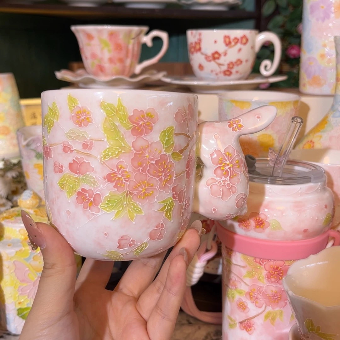 手柄款陶瓷桃花马克杯