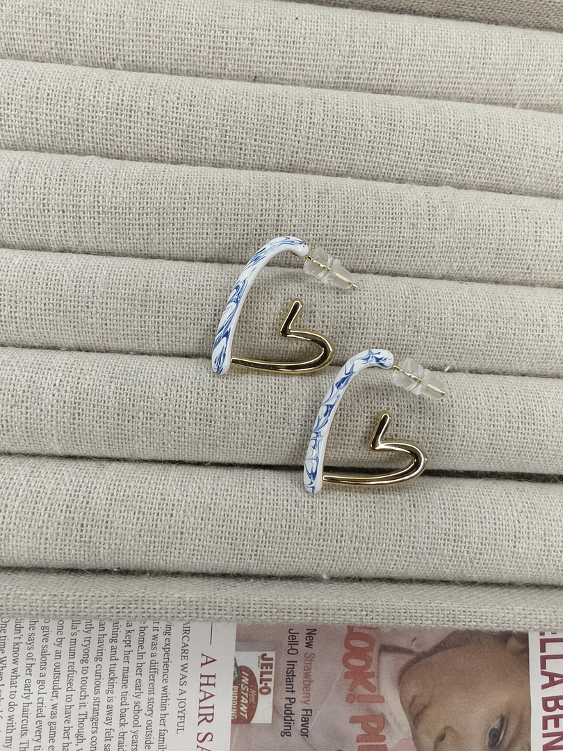 非金属树脂耳饰 肆伍陆  高级浅蓝色爱心耳环511