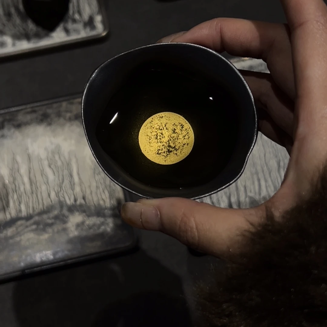 瓷片陶瓷。     陶瓷。