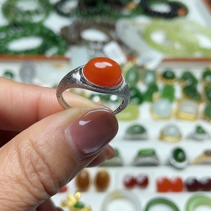 南红玛瑙银S925镶嵌戒指颜色多样性发货