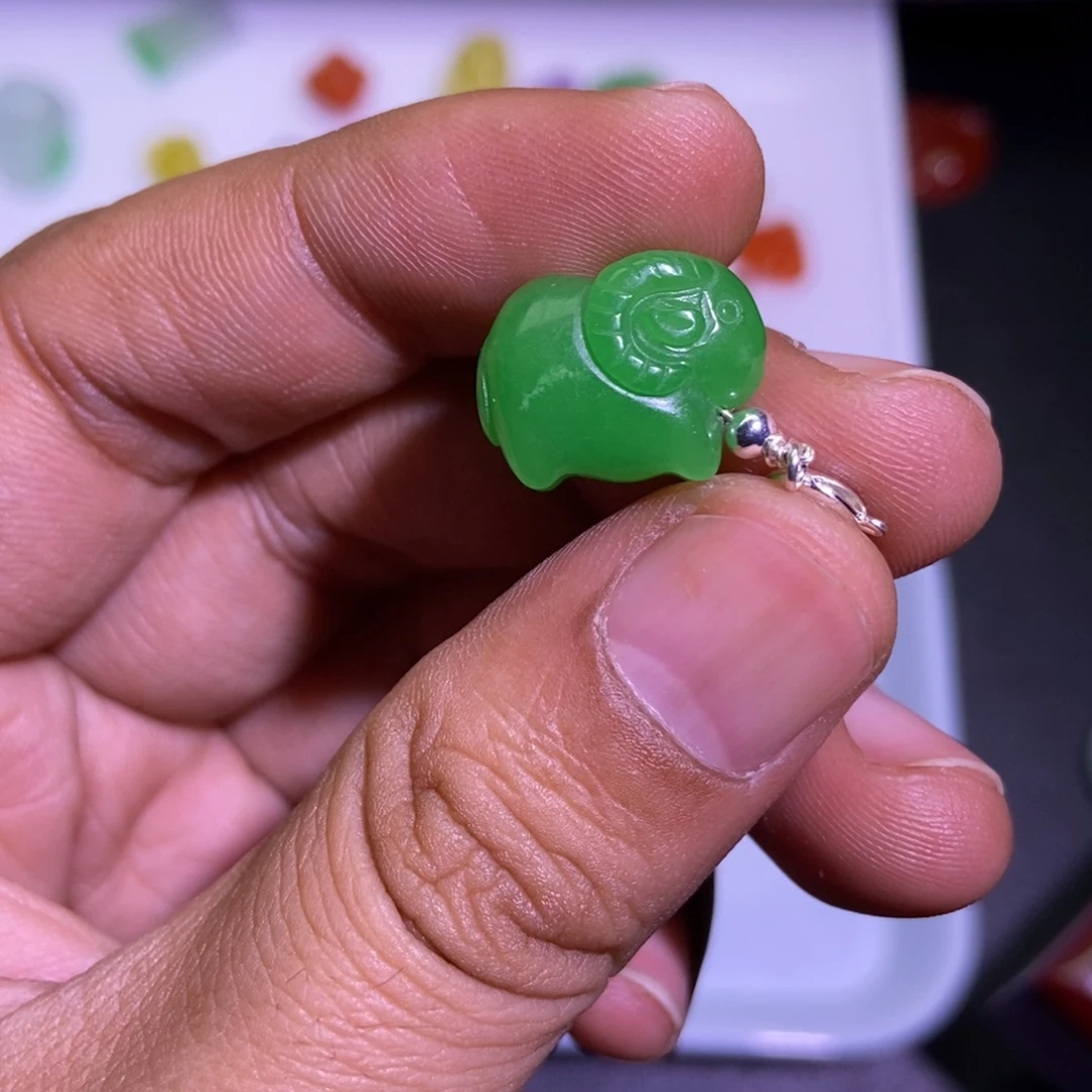 翡翠未镶嵌颈饰吊坠