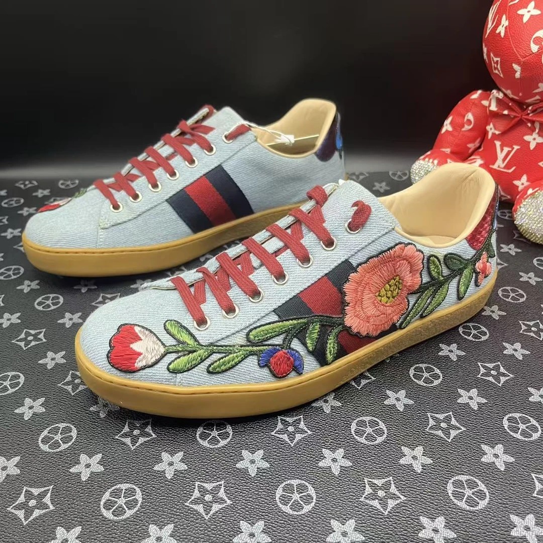 95新 GUCCI/古驰 蓝色ACE玫瑰刺绣时尚男士低帮板鞋41码数ddm2899