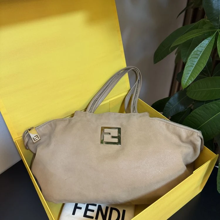 95新/芬迪/C8856656601/[MQR1101B0001]