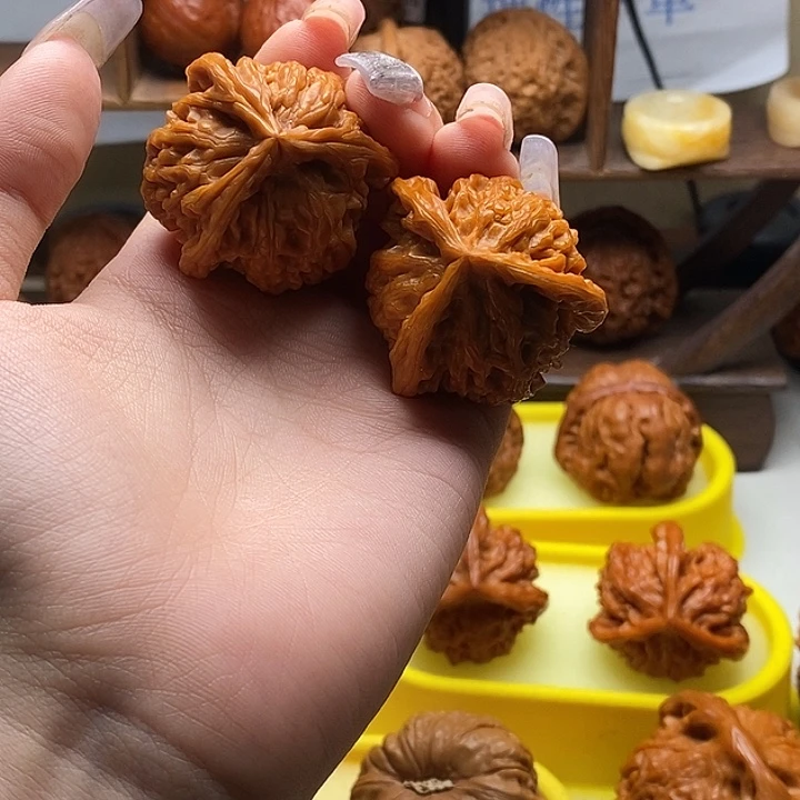 大***山文玩核桃吊坠核桃