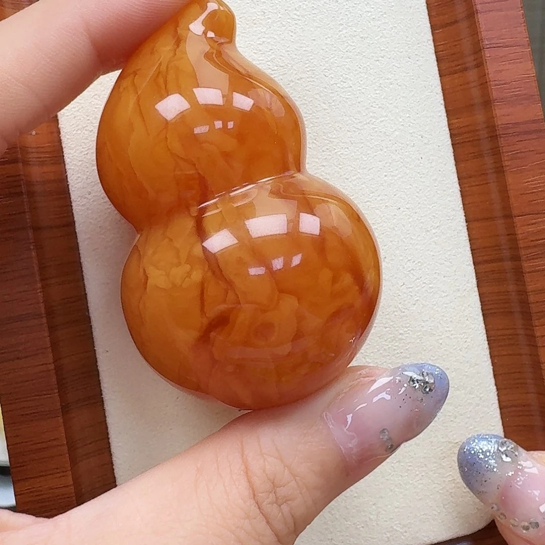尔****琥珀未镶嵌珠宝奇石吊坠