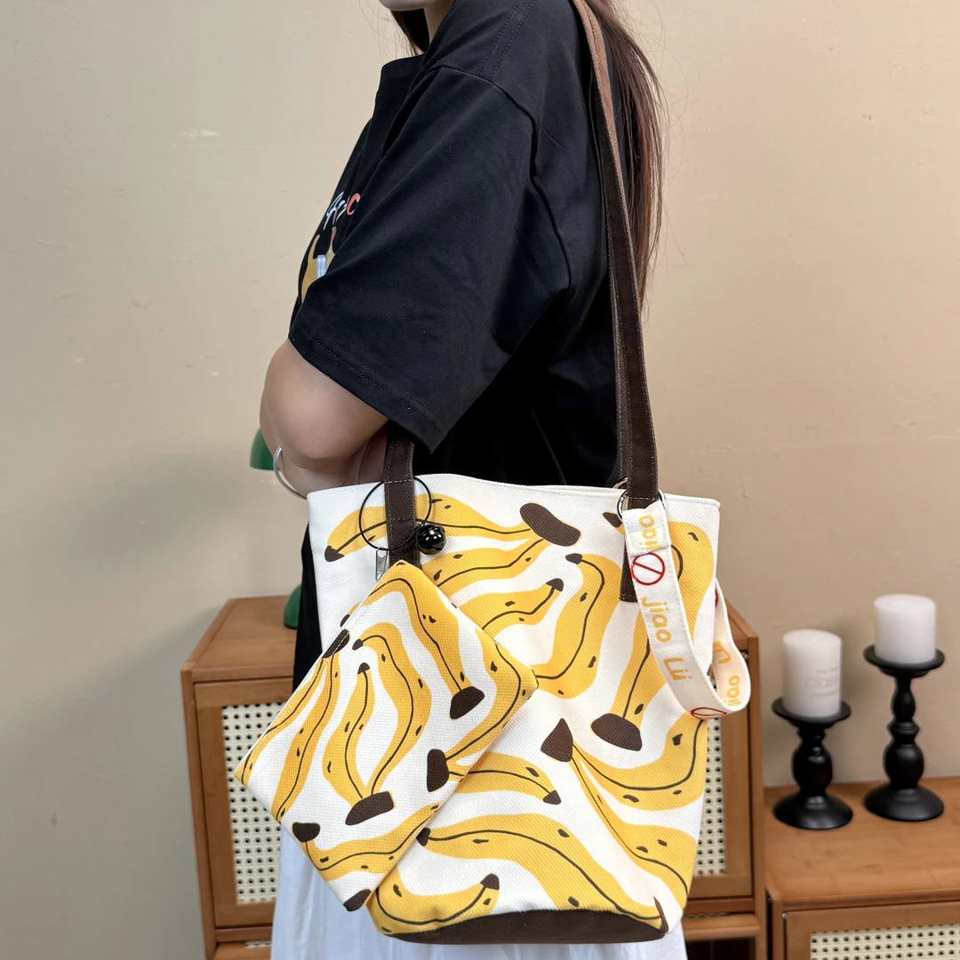 象上の手工完美款香蕉爆款插画休闲时尚通勤斜跨水桶帆布包包款 大