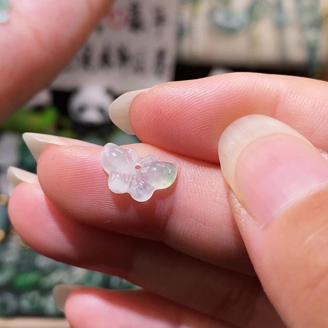 翡翠未镶嵌颈饰蝴蝶