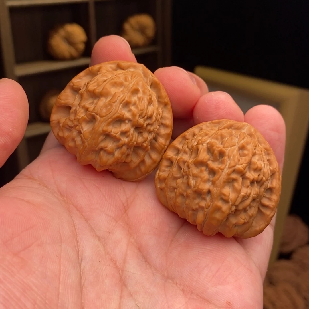 文玩核桃把件37三角白（有修）