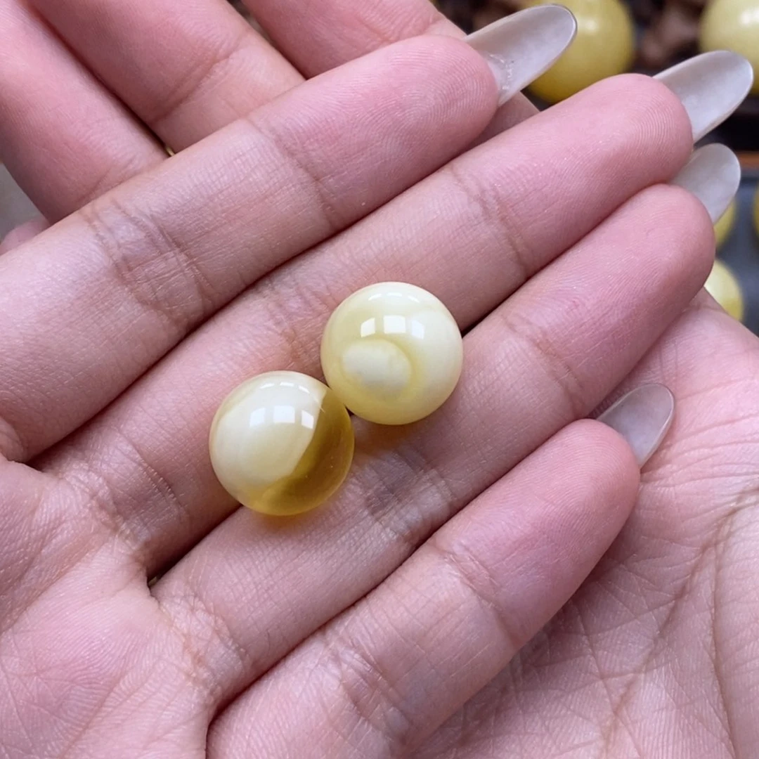 未镶嵌琥珀珠宝奇石五****?