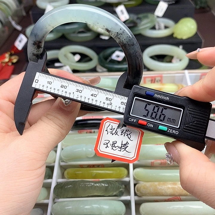 蛇纹石玉手镯未镶嵌698