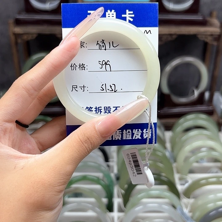 俏***儿和田玉未镶嵌手镯