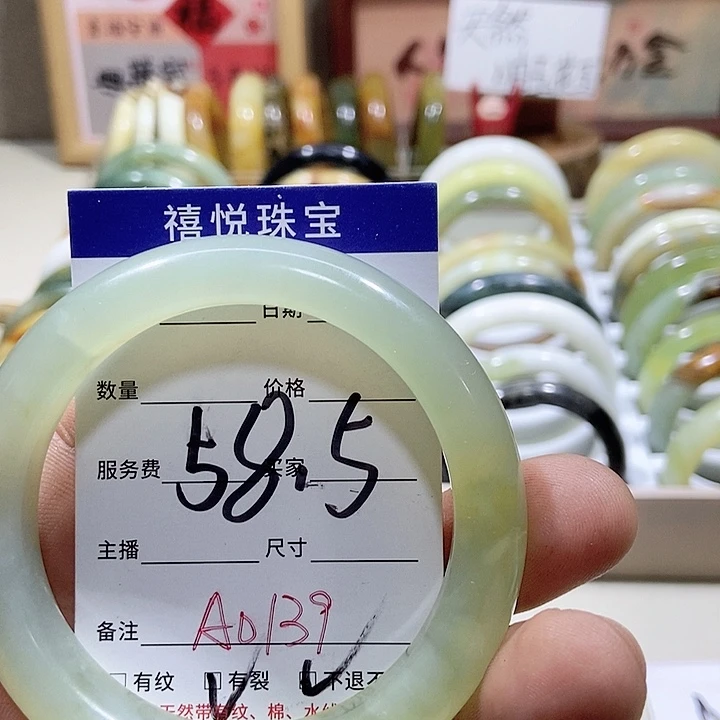 蛇纹石玉手镯未镶嵌噗*。