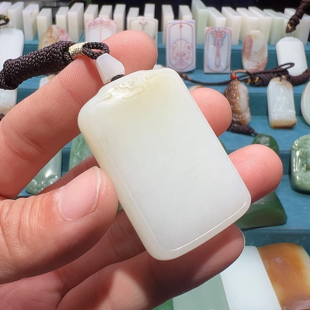 和田玉未镶嵌车挂